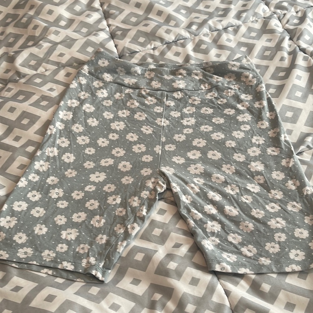 Forever 21 floral workout shorts small